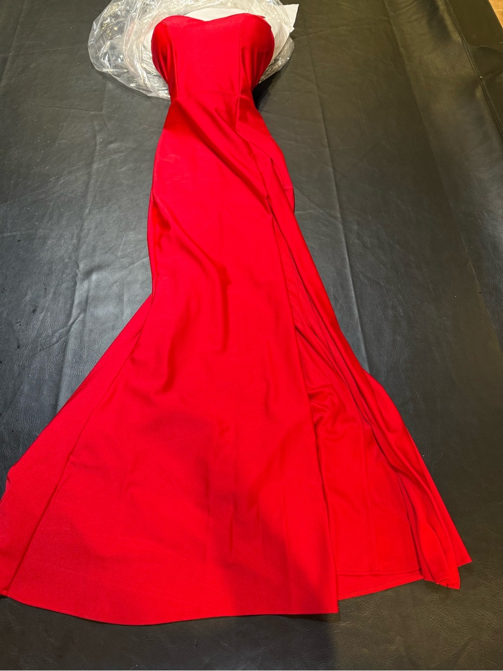 Elegant Strapless Red Prom Dress - Timeless Evening Gown